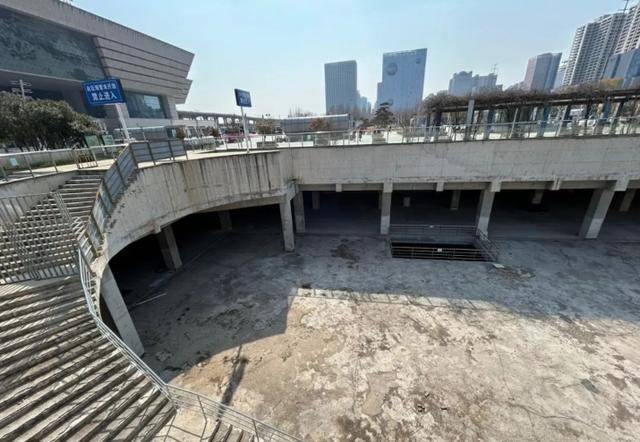 高鐵站東廣場緣何成終極贏家？看胖東來鄭州首店選址“神邏輯”