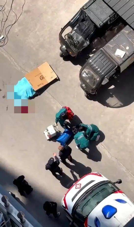 小區(qū)高空墜物砸死快遞員，四川巴中警方通報：2人被刑拘