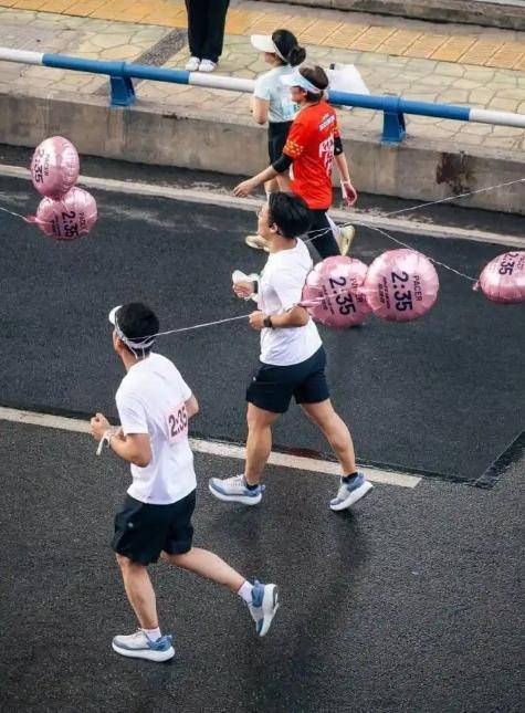 馬拉松職業(yè)“私兔”最高月入4萬 從熟人搭子到有償服務