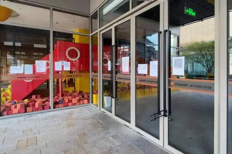 全上海門店都關(guān)了！女子18000元沒退回，又被扣45600元...退費(fèi)無可能