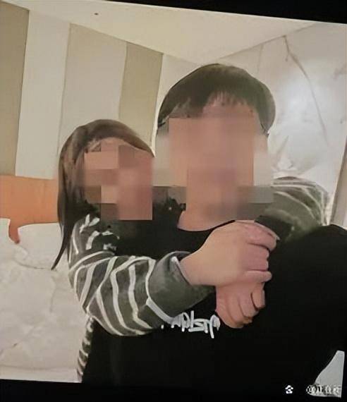 上海一區(qū)財(cái)政局主任科員被妻子舉報(bào)出軌副科長，當(dāng)?shù)丶o(jì)委回應(yīng)