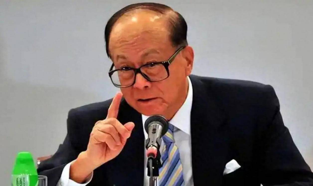 李嘉誠鐵了心了？港口或真沒法留住了，微妙時刻，黑石高層有動作