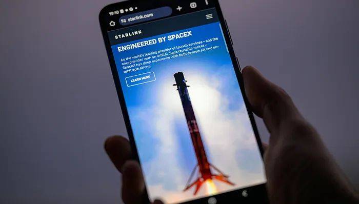 曝蘋果與馬斯克發(fā)生沖突，蘋果與SpaceX正爭(zhēng)奪供應(yīng)有限的頻譜使用權(quán)