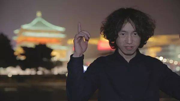 知名歌手復出！曾被強制送進精神病院