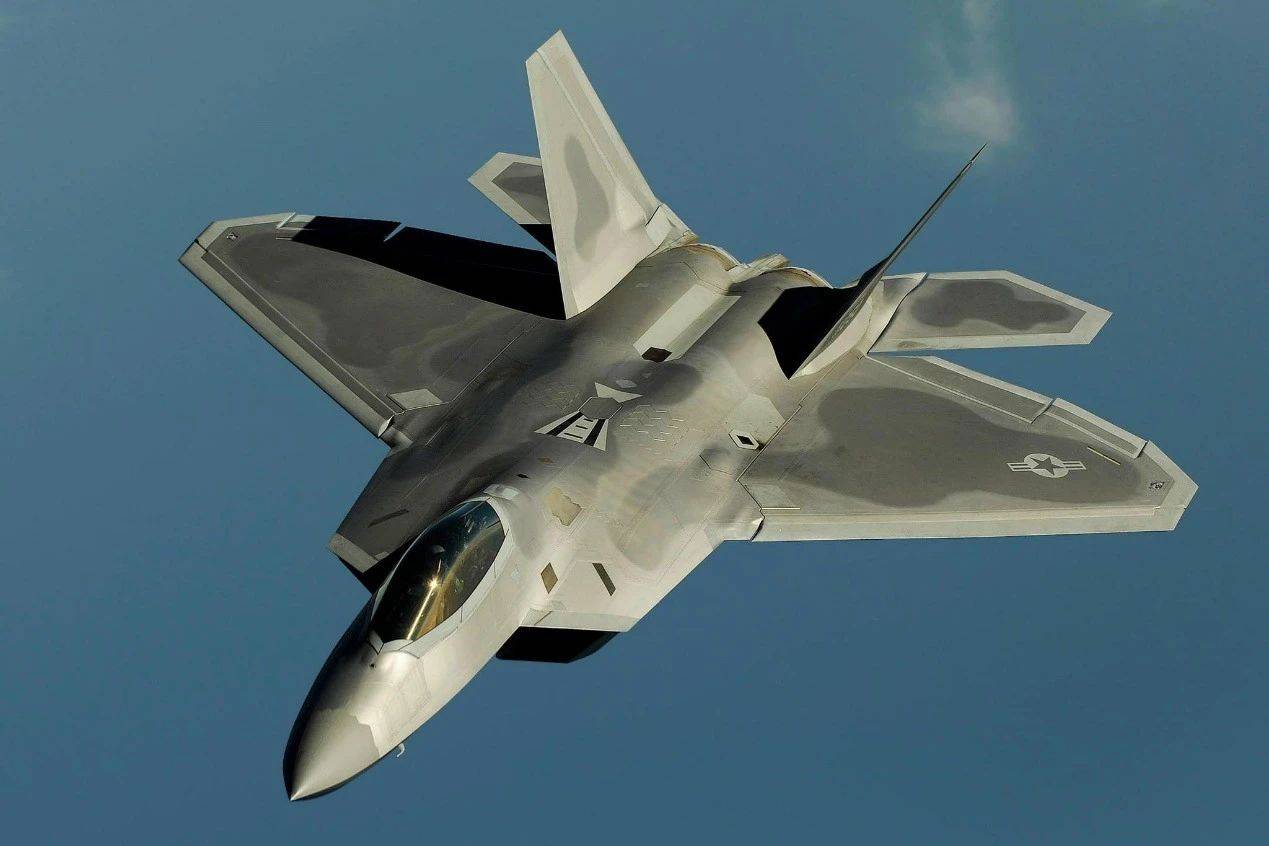 斷崖式領先！美剛官宣六代機 F-47，“成都特產”機背進氣道終于看清楚了