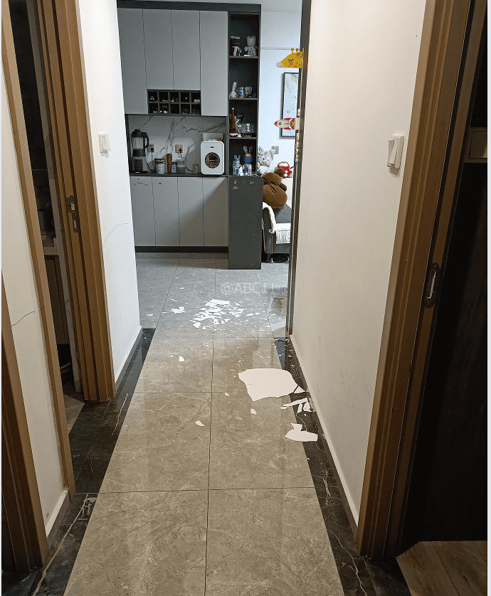 “深更半夜，又掉一大塊下來”！廣東一小區(qū)業(yè)主怒了