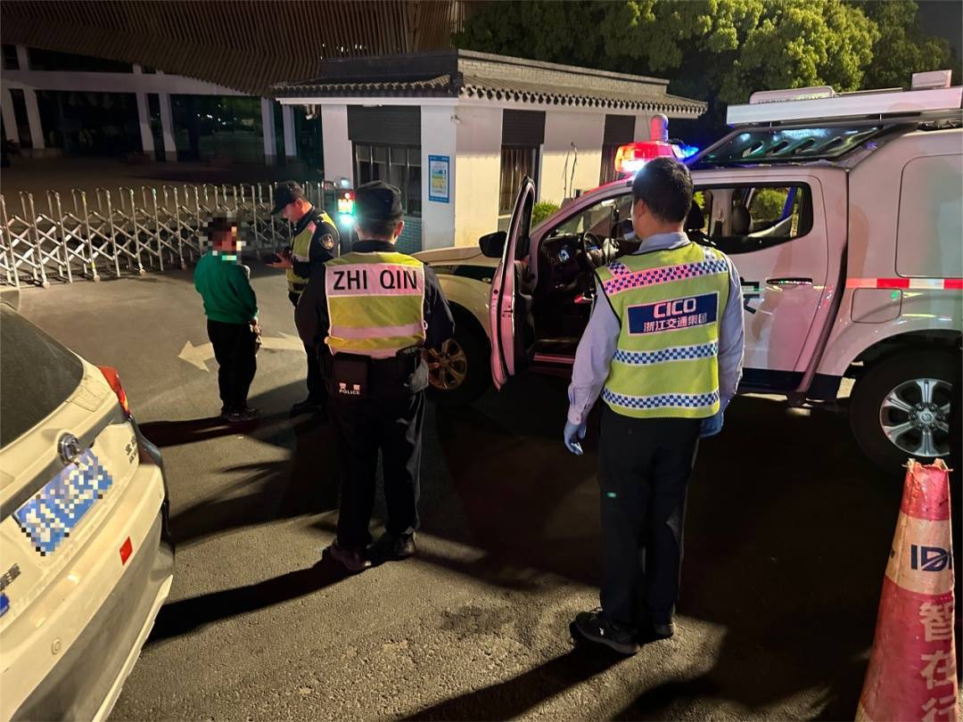 12歲男孩凌晨偷開父母車上高速，因車技太差被發(fā)現(xiàn)了……