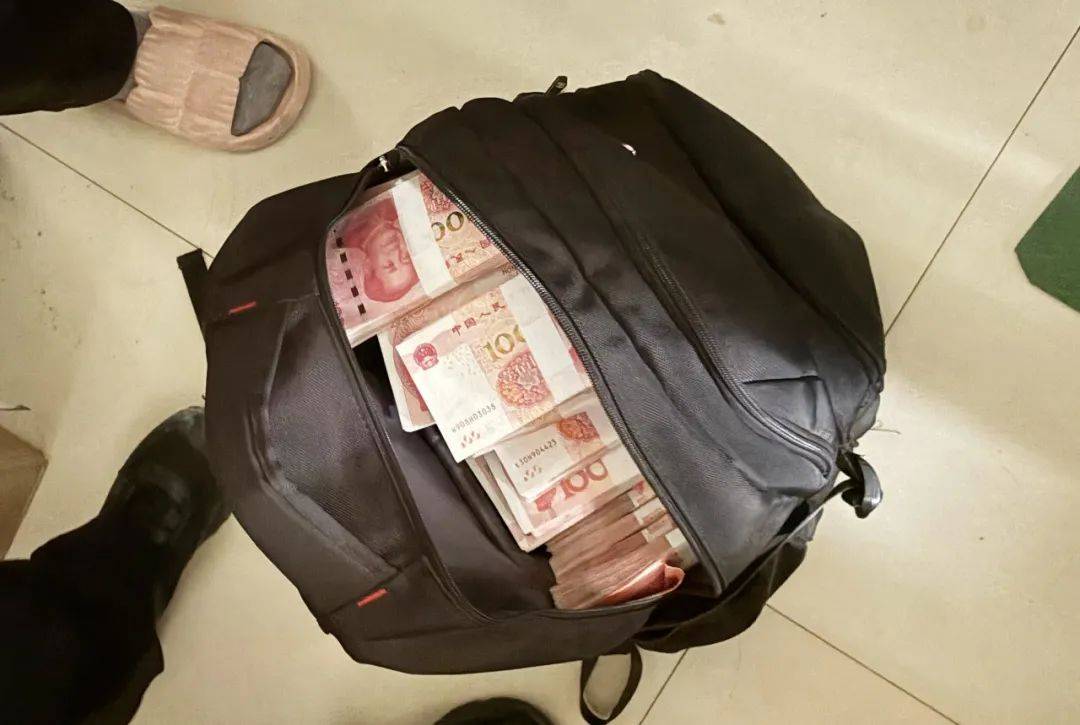 事發(fā)桂林！背包里裝的1000000元現(xiàn)金被警方緊急攔截