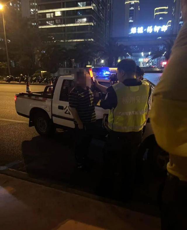 六旬男子騎車被越野車撞飛，女兒發(fā)帖：肇事司機是退休法官