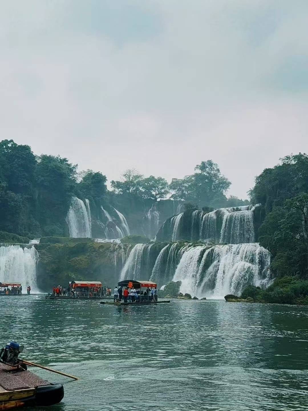 廣西德天跨國瀑布變“小水滴”，景區(qū)：枯水期，水量要到6月以后恢復(fù)