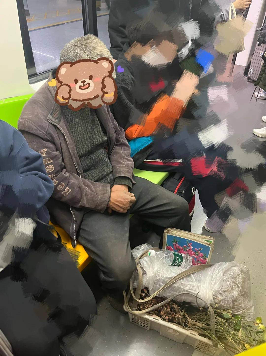 熱搜第一！務(wù)工大哥坐地鐵被鄰座罵臟，她挺身而出：“我愿意跟他挨著”
