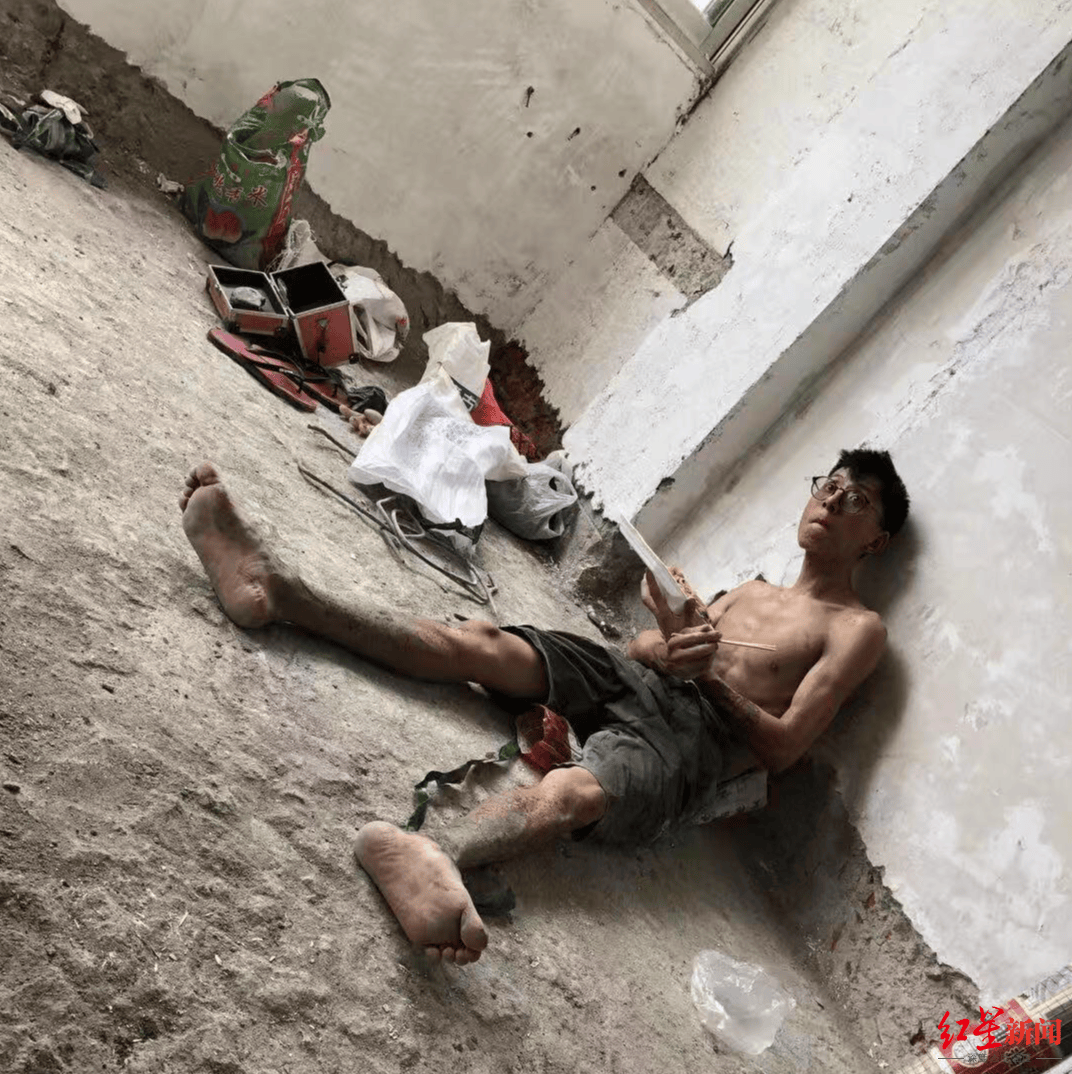 小伙搬磚9年攢200萬，修別墅買車：寧愿不要這些錢，若時(shí)間倒流想好好讀書