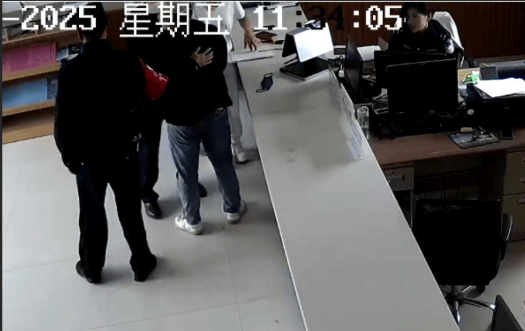 “女士，請(qǐng)把您的丈夫也叫來(lái)吧……”