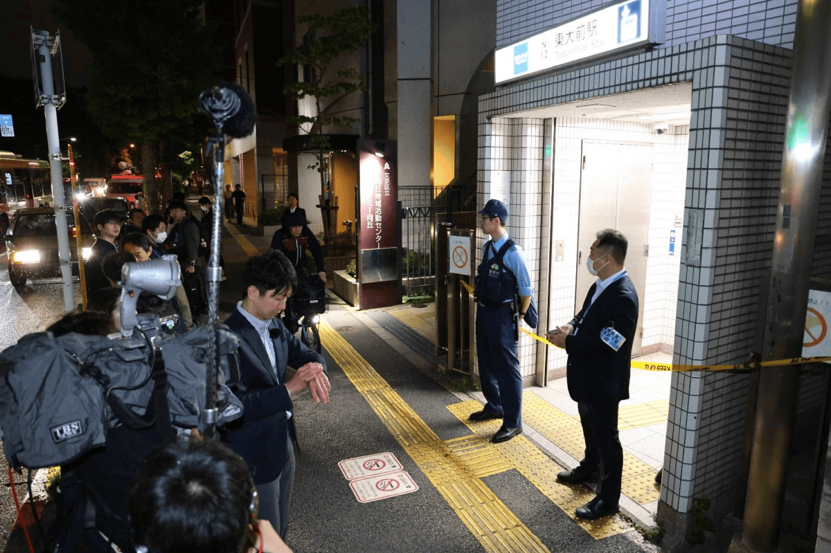 日本地鐵出現(xiàn)隨機(jī)殺人事件，43歲男子揮菜刀砍傷2人被捕