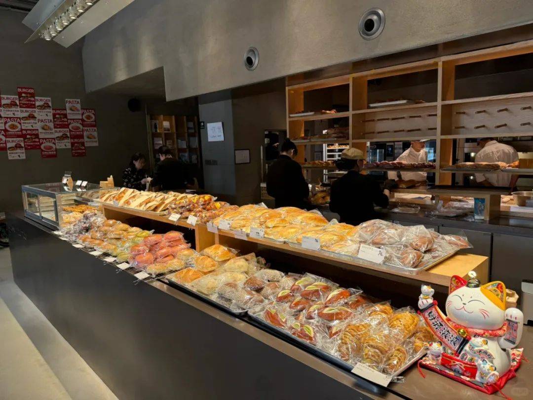 千平大店，面包4元起！低價烘焙瘋狂擴軍