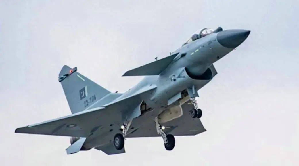 印巴空戰(zhàn)升級：殲-10CE擊落陣風，臺灣軍迷啞口無言，西方武器神話終破滅！