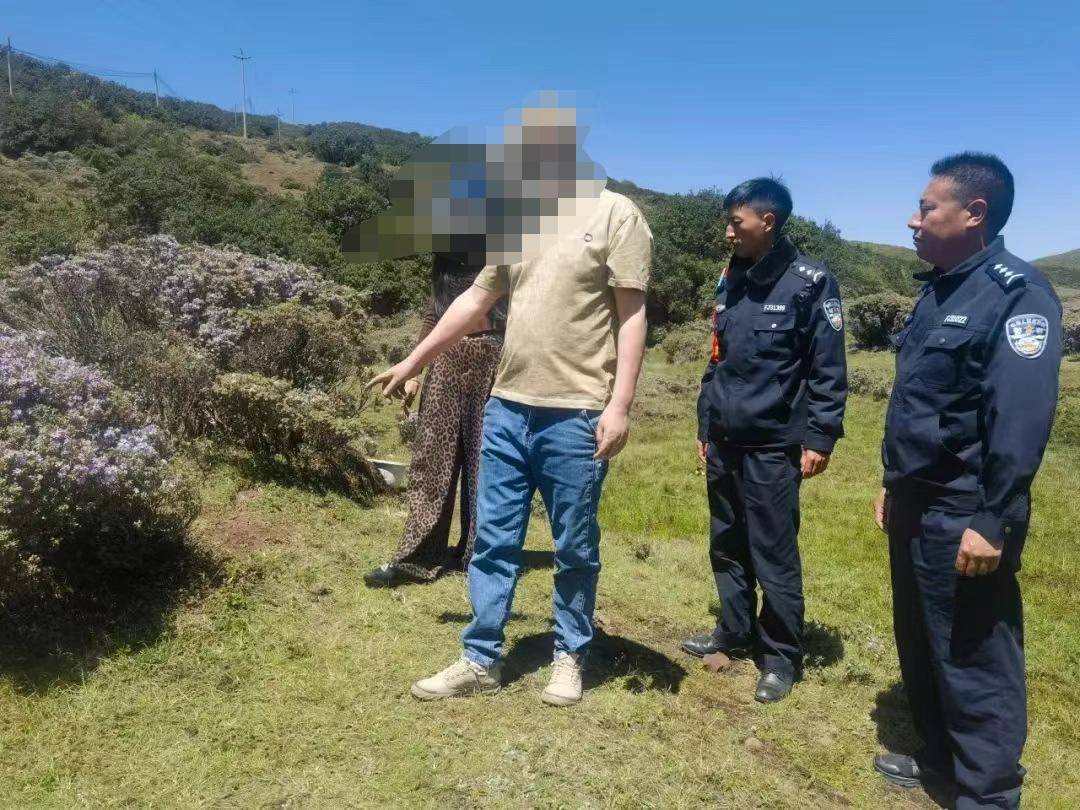 兩游客在景區(qū)盜挖索瑪花 警方：給予行政處罰，兩人認識到錯誤并作鄭重道歉