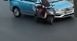 女子闖紅燈撞車受傷被定全責！交警：“為什么汽車一定有責任呢？”
