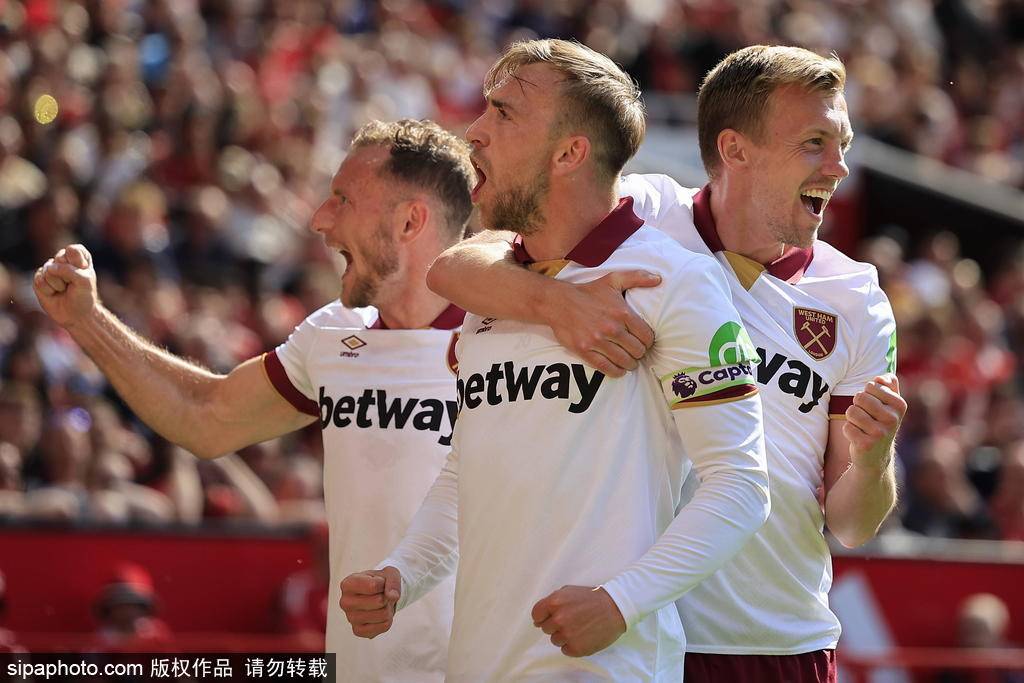 英超-7輪不勝！烏加特送禮約羅傷退 曼聯(lián)0-2遭西漢姆雙殺