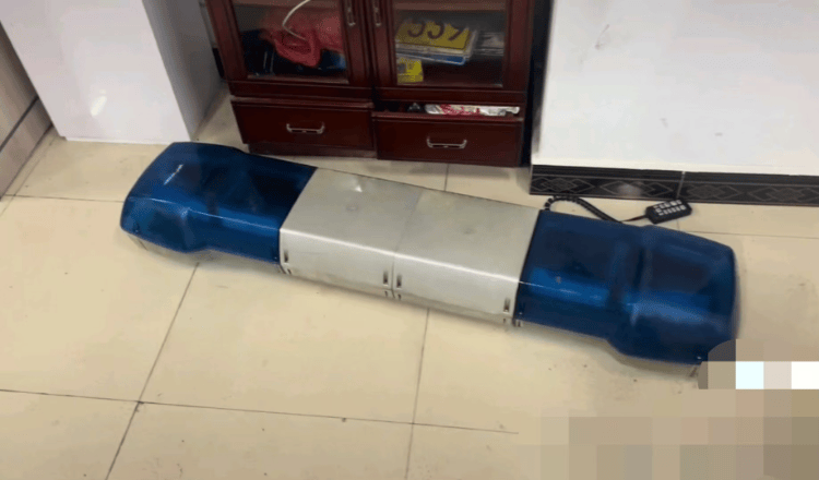 一海南牌照救護(hù)車在西藏墨脫無任務(wù)拉警笛還停車拍照？當(dāng)?shù)鼐剑阂烟幜P教育