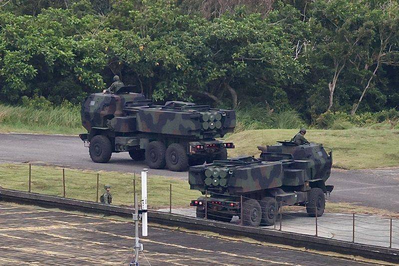 臺媒：臺軍首次試射“海馬斯”火箭炮時兩度發(fā)生訊號異常，島內(nèi)網(wǎng)友諷“又一場煙火秀”