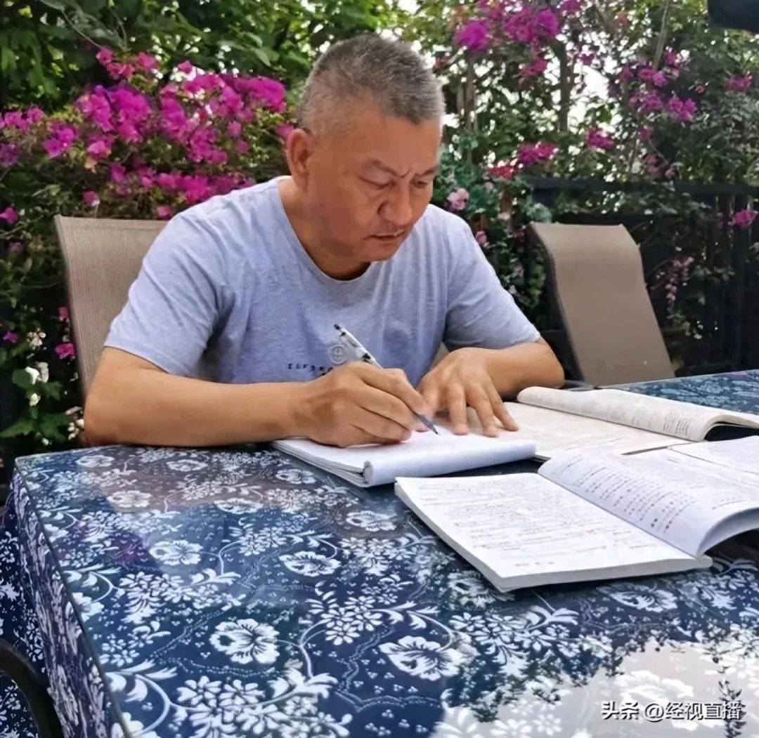 58歲梁實備戰(zhàn)第29次高考，談多次落榜：31歲已賺100萬，也許用光前半生運氣
