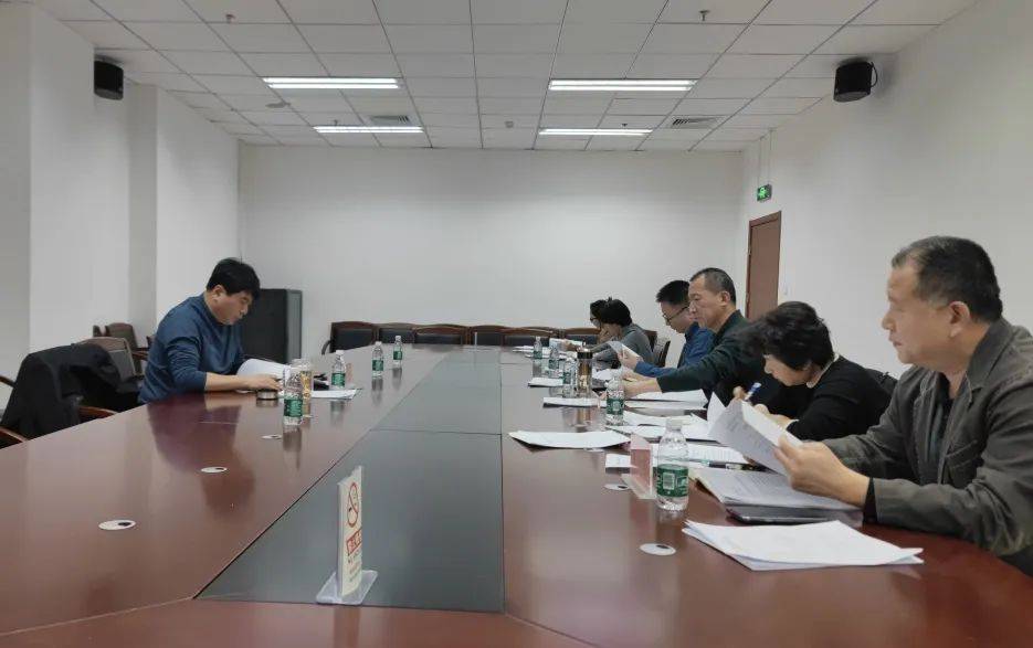 通州區(qū)各單位開展深入貫徹中央八項規(guī)定精神學習教育學習研討⑨