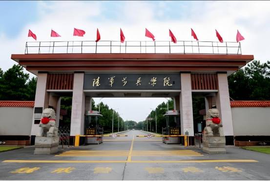 中央軍委調(diào)整組建三所新型軍隊院校 面向社會招收高中生?