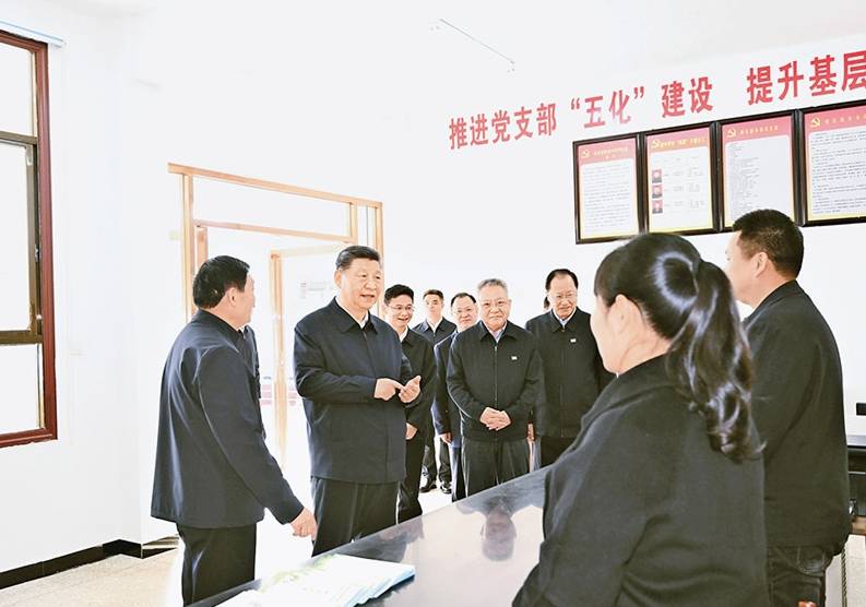 鍥而不舍落實中央八項規(guī)定精神，以優(yōu)良黨風引領社風民風