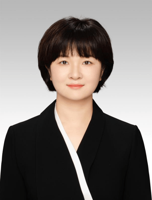 不到1年再公示，生于1987年的李金玲，擬提名為縣長候選人