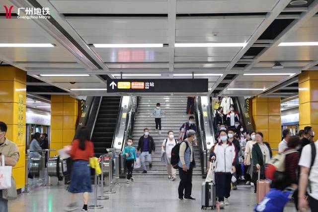 搭扶梯“左行右立”是好習(xí)慣？錯！多地提醒：不安全、不提倡