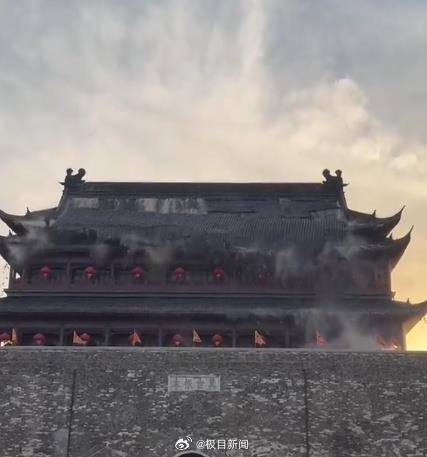 安徽鳳陽(yáng)明中都鼓樓瓦片脫落，目擊者稱持續(xù)一兩分鐘，官方：已進(jìn)行勘查
