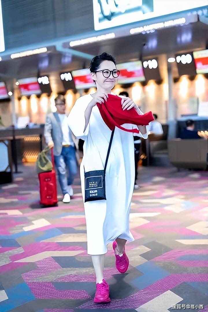 56歲許晴少女感，高圓圓女神感，林志玲御姐范，女明星的夏裝都有什么玄機(jī)？
