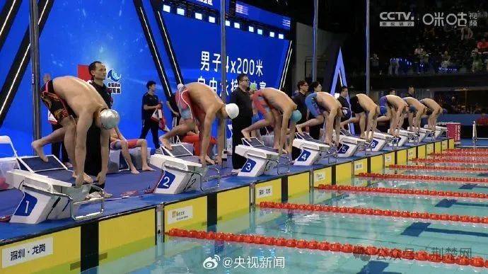 孫楊收獲首枚金牌！攜手汪順潘展樂4x200米自由泳接力奪冠