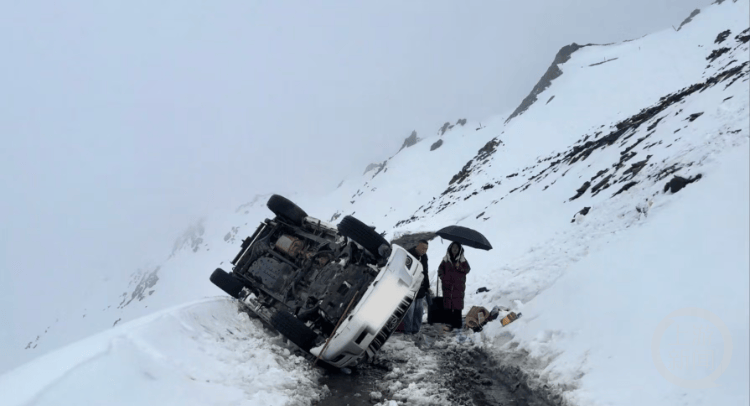海拔4000米一越野車側(cè)翻！5人獲救，1人不幸遇難