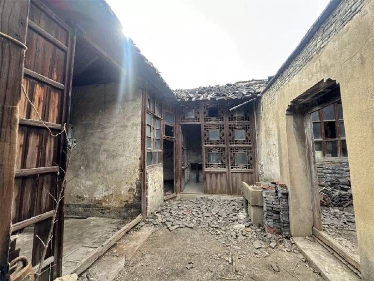 揚(yáng)州一清代文物合院618元起拍，此前已流拍兩次
