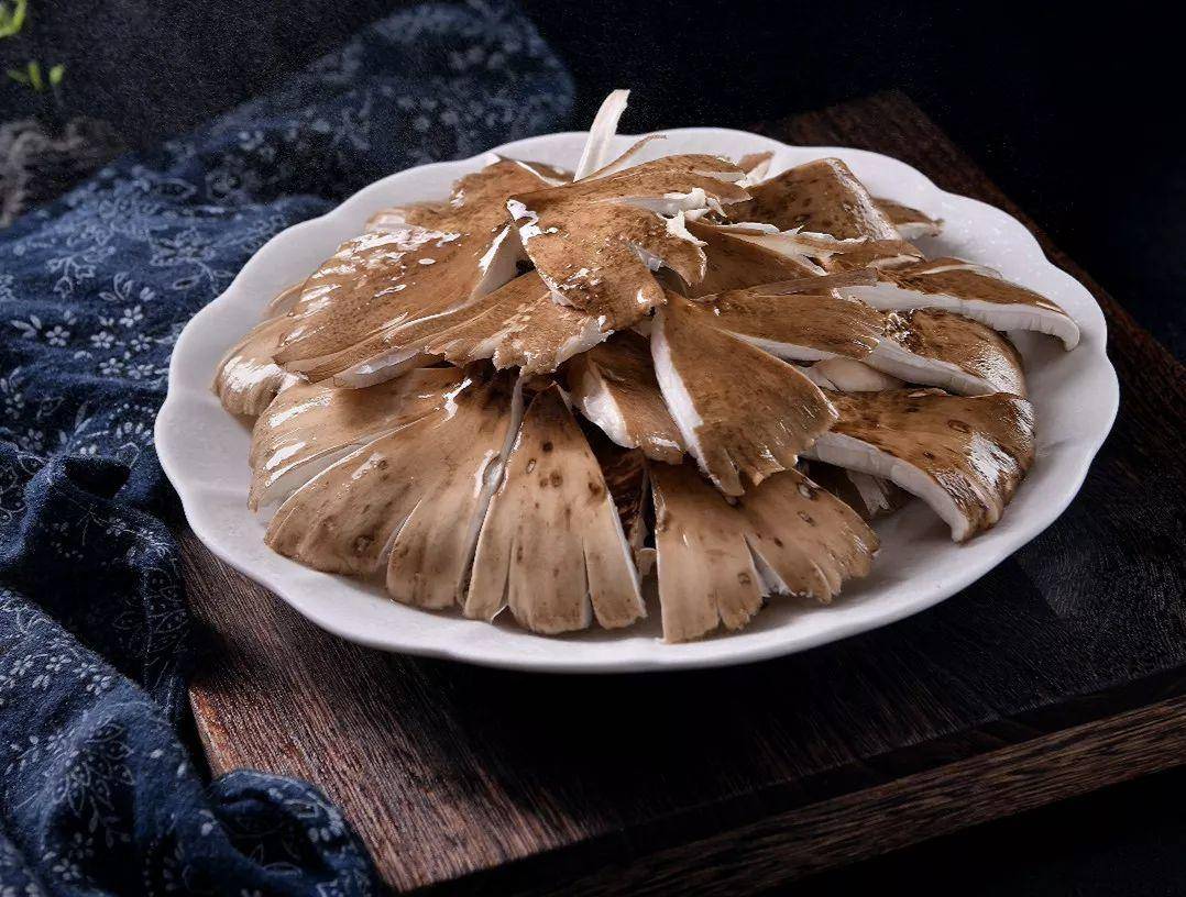 “天價”雞樅調(diào)查：最貴賣到1800元/公斤！雨水少致產(chǎn)量低，多地價高客少