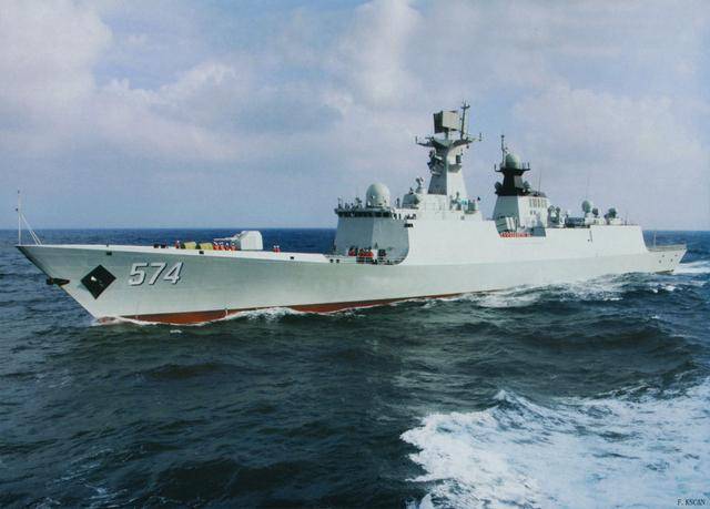 70多艘艦艇現(xiàn)身臺(tái)海周邊！解放軍4招，斬?cái)嗝儡娊槿肟赡?></p>
<p>（解放軍進(jìn)行兩棲登陸演習(xí)）</p>
<p>在多次“突然襲擊”式的訓(xùn)練中，空中突擊部隊(duì)形成了一整套完整成熟的戰(zhàn)術(shù)方案。從直升機(jī)出發(fā)，到深入敵腹地后快速展開(kāi)攻擊，整個(gè)過(guò)程可謂極其迅速。</p>
<p>美軍對(duì)其“第一島鏈”的布局心存僥幸，解放軍則用頻繁的軍事行動(dòng)，讓他們意識(shí)到：臺(tái)海局勢(shì)容不得域外勢(shì)力插手。</p>
                			    
			</div>
			<div   id=
