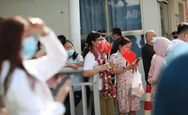 女子請假陪孩子高考被開除，稱領(lǐng)導(dǎo)口頭同意！公司不認(rèn)：曠工！官司一路打到高院……