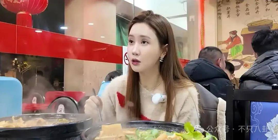 自曝與丈夫經(jīng)常吵架？但怎么感覺她是在變相秀恩愛呢！