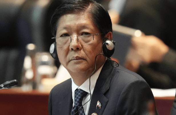 中方松口了，允許菲船只進(jìn)來，馬科斯低頭，跟杜特爾特家族說好話 ?