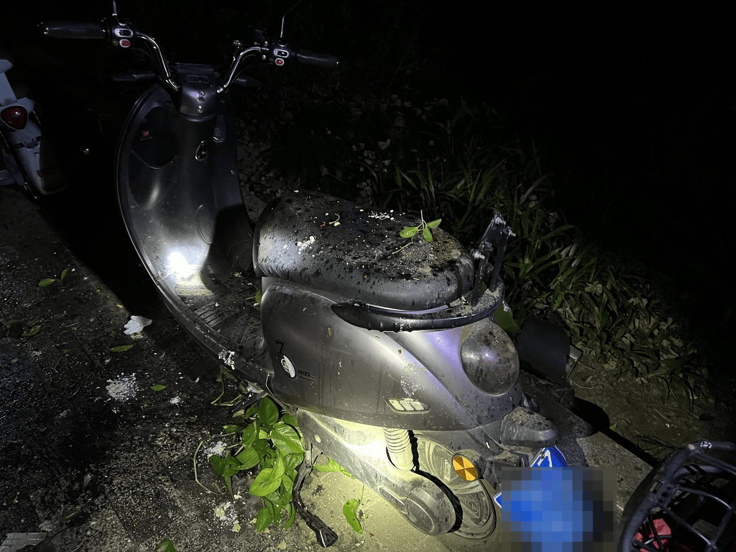 男子與朋友吃酒起爭執(zhí)，竟從10樓扔下綠蘿、蘭花和不銹鋼盆，被刑拘