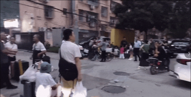 深圳一小區(qū)房屋沉降、墻體開裂，居民已撤出，官方：正在調(diào)查