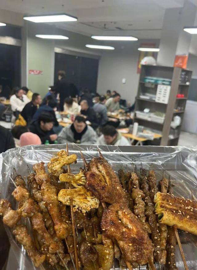 常州一燒烤店花10萬(wàn)贊助蘇超，因系唯一個(gè)體贊助商爆火，附近商戶：之前生意一直好