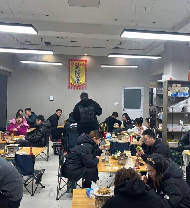 常州一燒烤店花10萬(wàn)贊助蘇超，因系唯一個(gè)體贊助商爆火，附近商戶：之前生意一直好