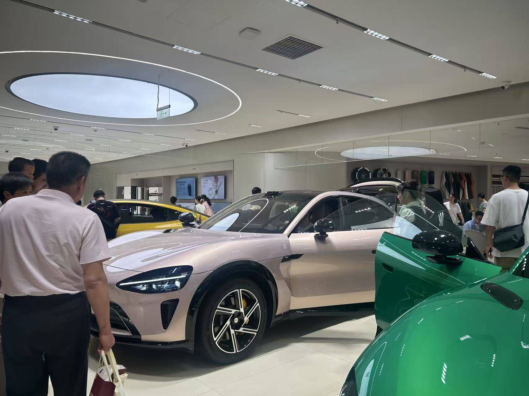 小米YU7上市72小時：“鎖單+1”刷屏工作群，提車時間最長超一年，雷軍直面“產(chǎn)能挑戰(zhàn)”？