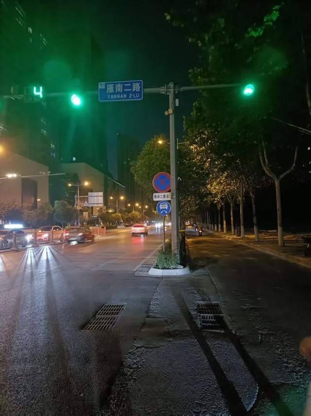 西安警方通報(bào)“民警違規(guī)停車致人死亡”：系紀(jì)檢監(jiān)察組干部，責(zé)令重新調(diào)查認(rèn)定事故責(zé)任