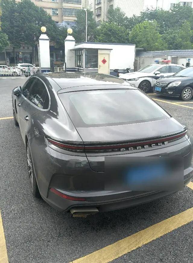 離奇！昆明一輛140萬的保時捷在停車場憑空消失