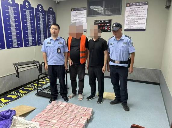 動車乘客拖“巨型行李箱”，準備運400萬現(xiàn)金！錢的主人是“失信人員”