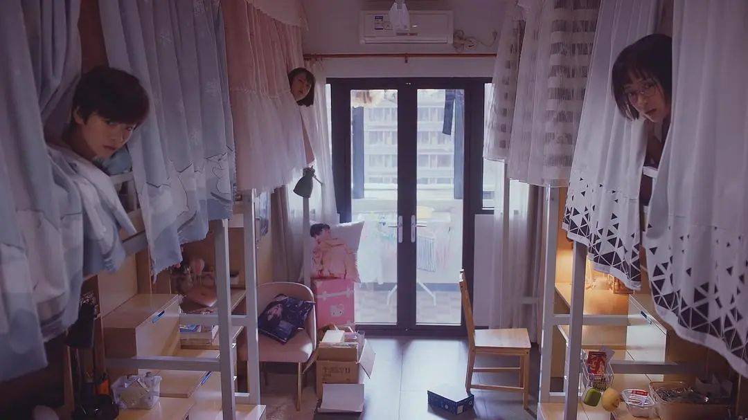 “在走廊偶遇都會尷尬”，00后大學舍友咋成了最熟悉的陌生人
